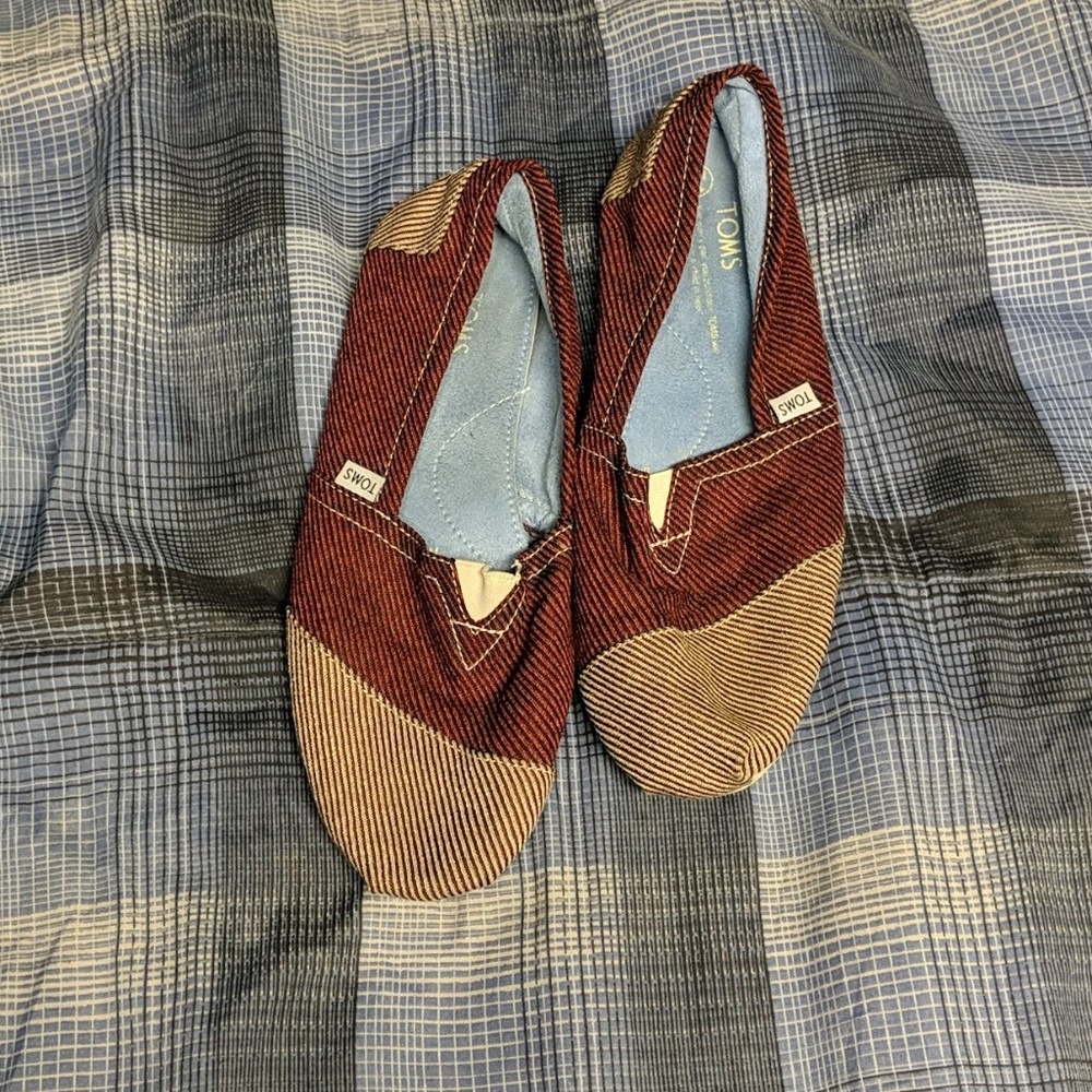 Toms Slip-Ons Size 14